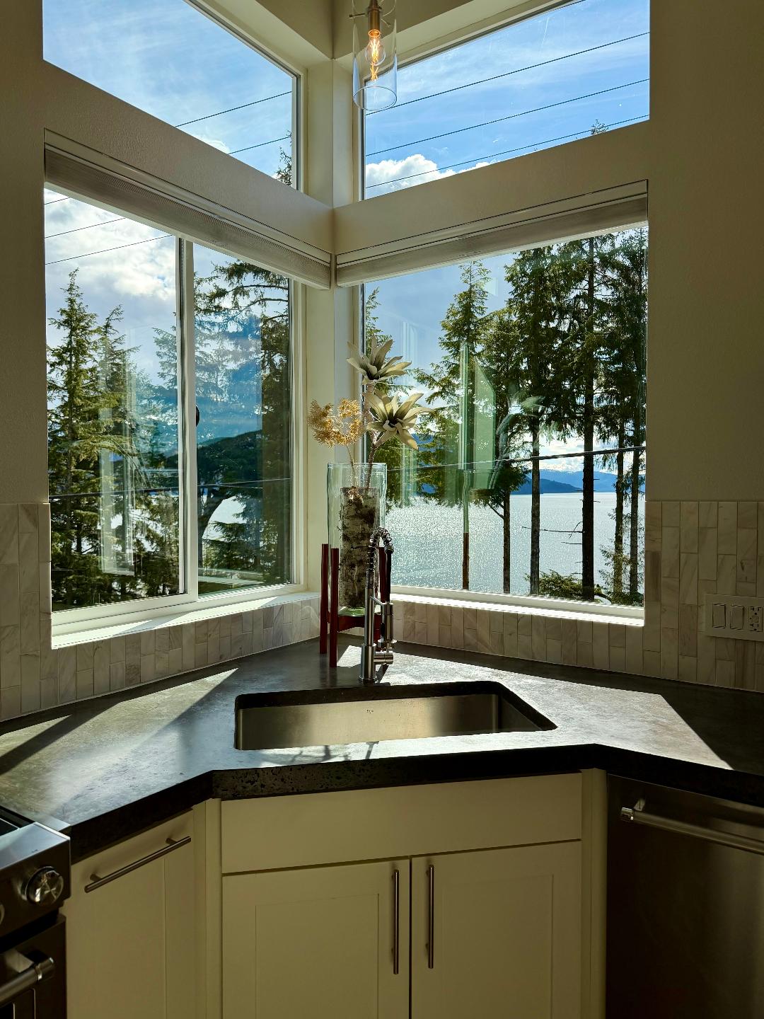 8 1/2 Zimovia Hwy, Wrangell, Alaska 99929, 2 Bedrooms Bedrooms, ,2 BathroomsBathrooms,Single Family Home,Homes,Zimovia Hwy,1245